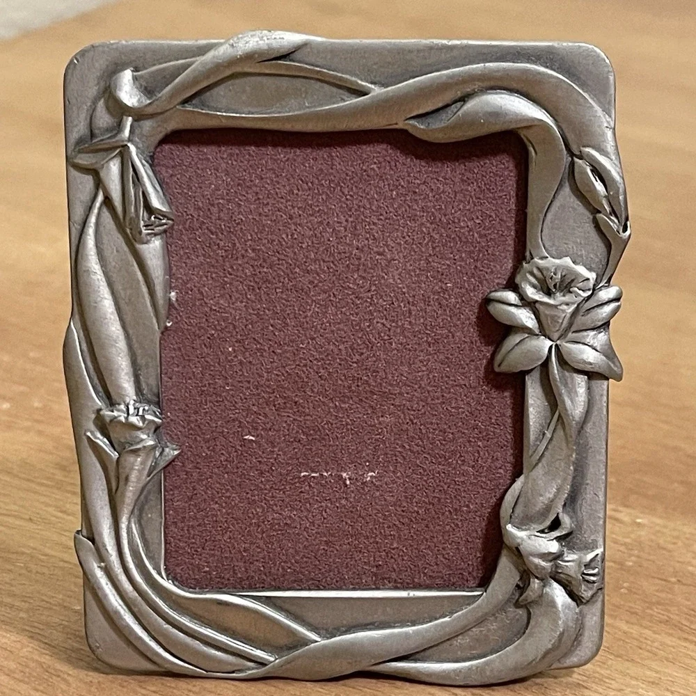 Vintage 1988 Seagull Floral Picture Frames PF 66 / PF 69 Small Romantic Set Of 2